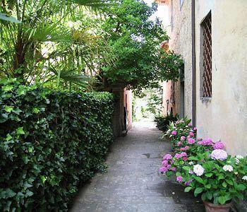 Fattoria Di Bacchereto - Guest House Екстер'єр фото